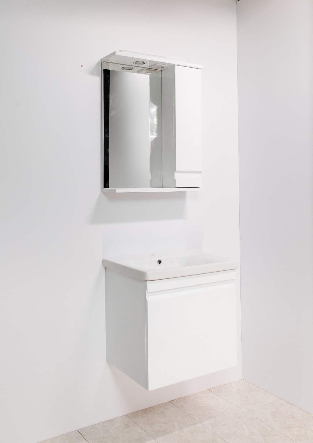 

Комплект меблів SANWEST GROUP Невада 55 см ( Зеркало Невада Z-1 55 + Тумба Невада ТП-2 с умывальником Софт 55 Д Блюм підвісна )