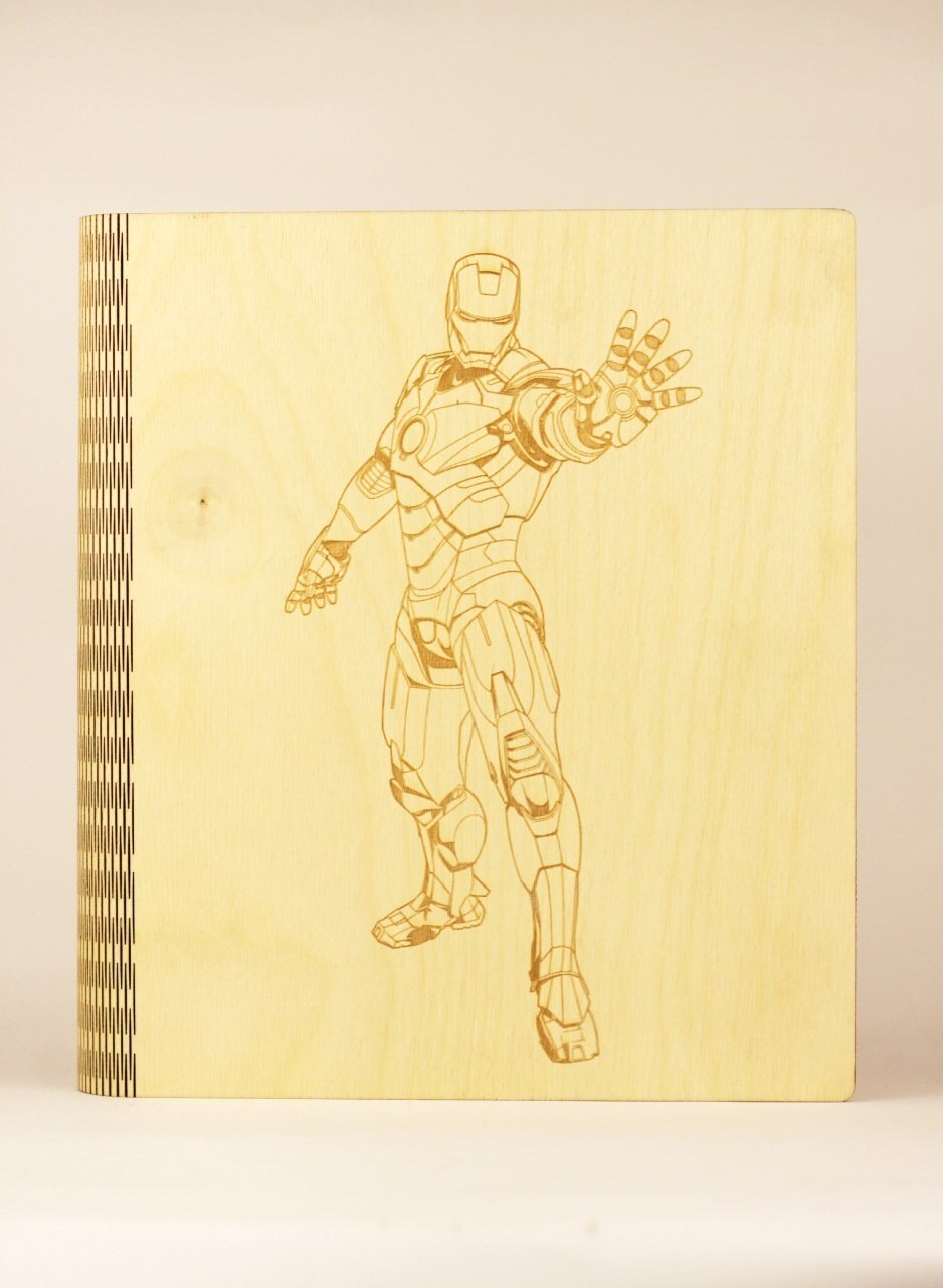 

Блокнот в деревянной обложке с перфорацией А5 80л Iron man