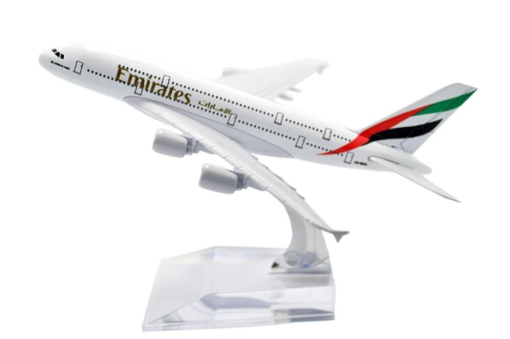 

Модель пасажирський літак Airbus A380 Emirates