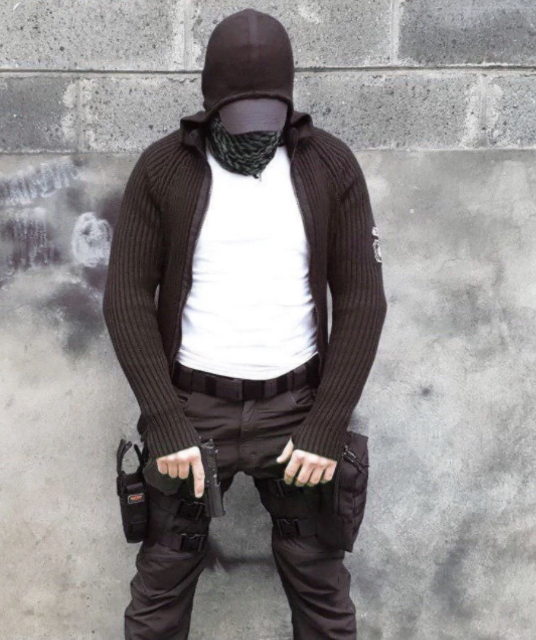 

Свитер Армолайн с капюшоном СТРЕЛОК ZIPPER BLACK S