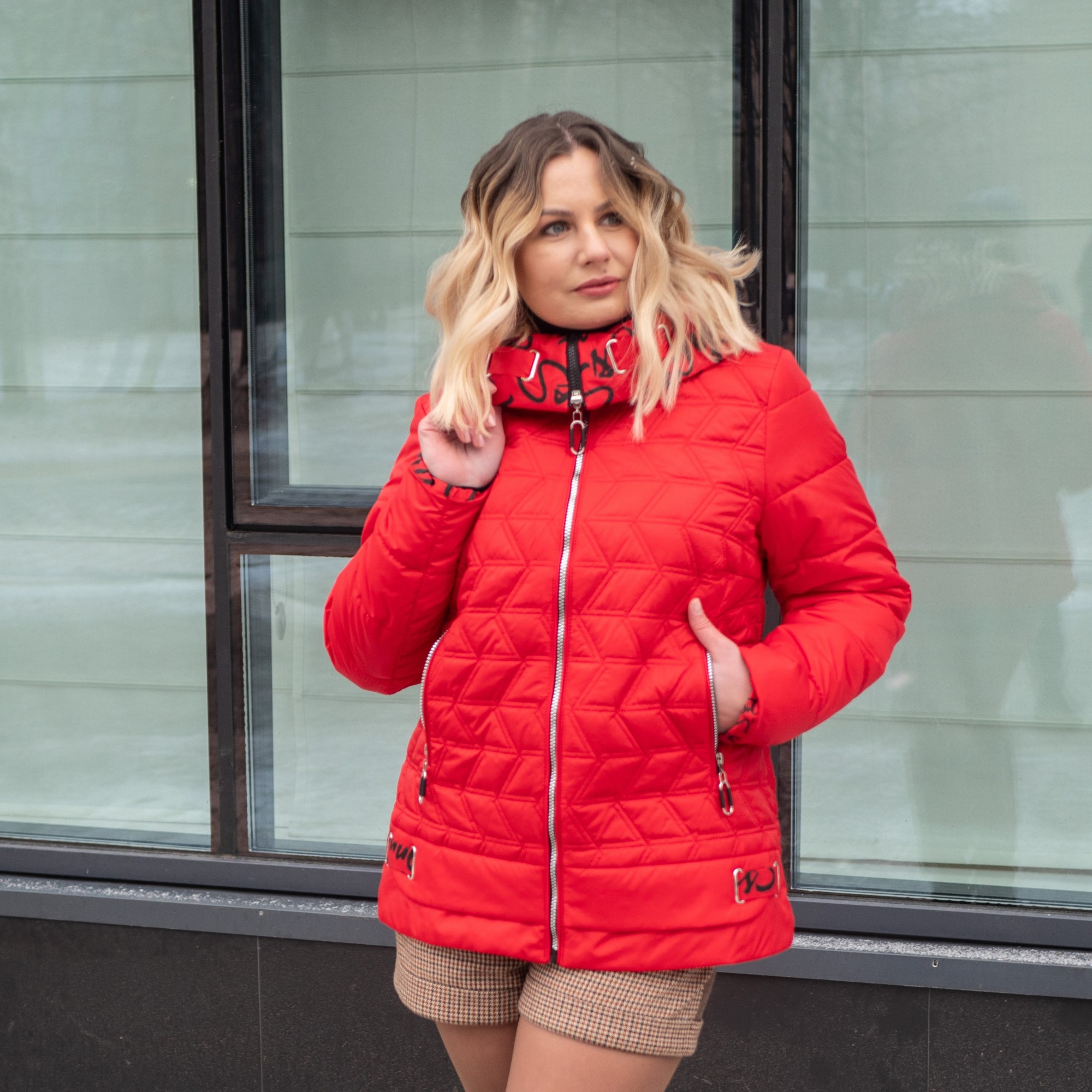 Демисезонная женская куртка большого размера UF-Fashion Elena kurtka -ad 54 красный