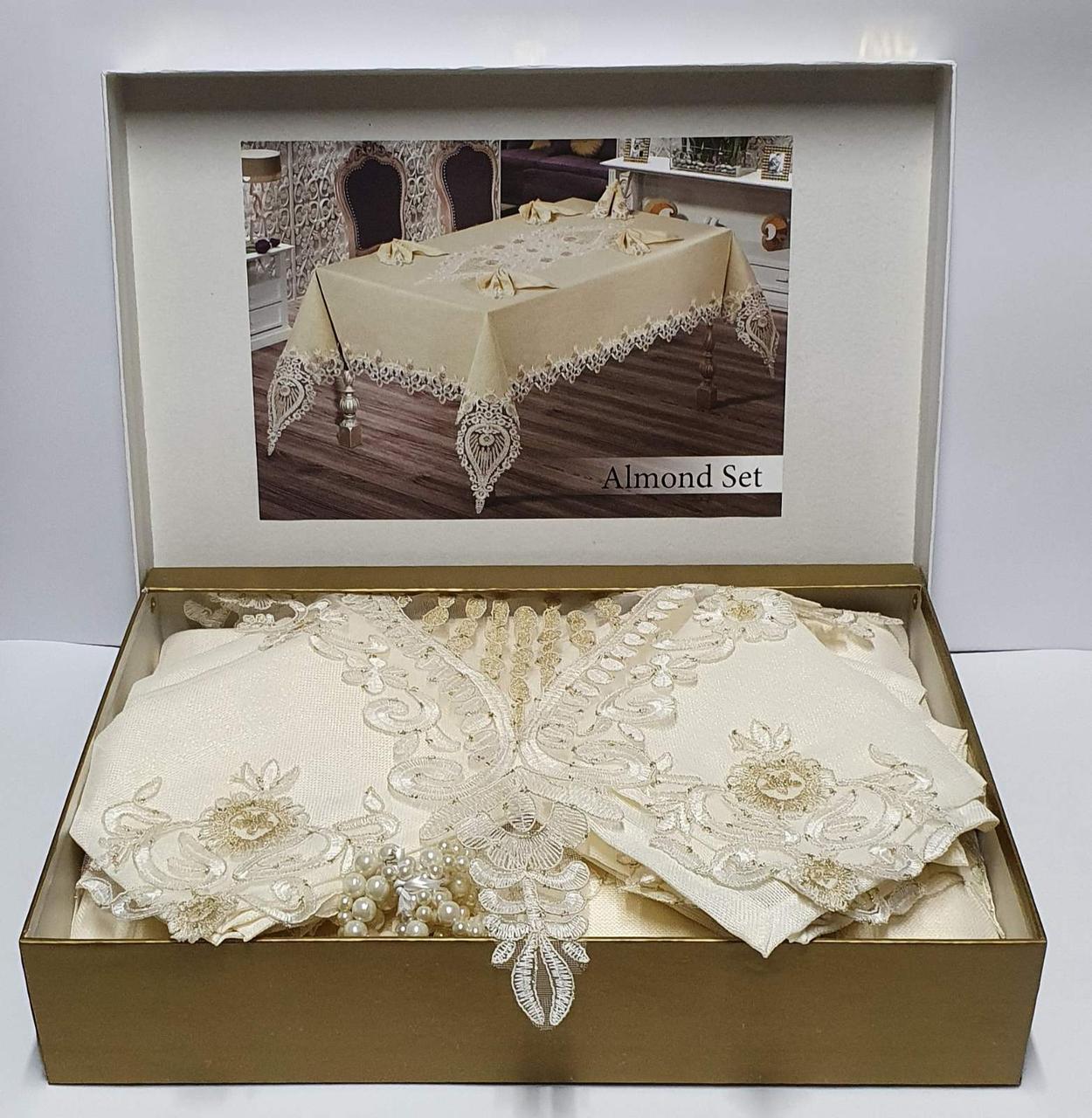 

Скатерть Set Maison Royale 160x220+8 psc Almond Krem