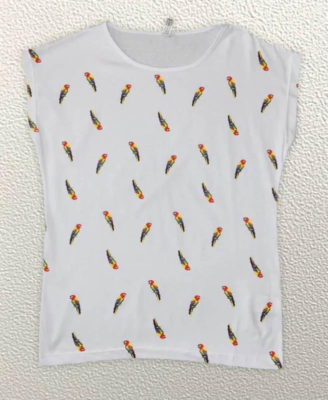 

Жіноча Футболка HAZARD Маленькі попугайчики біла 211184 (S (44))
