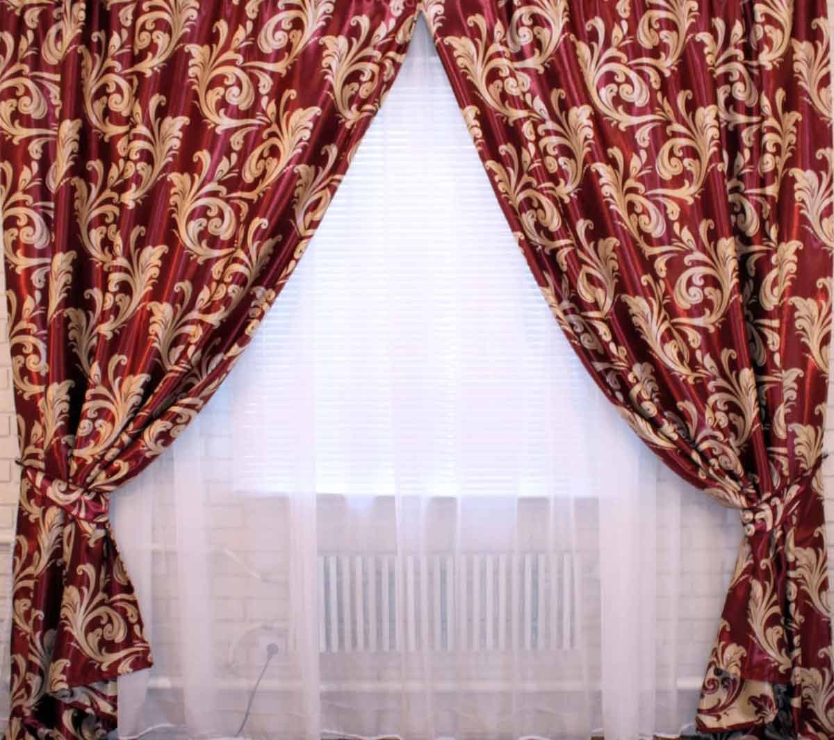

Шторы VR-Textil Лилия, блэкаут бордовый с золотистым, 2 шт 1,5 × 2,7 м (2238)