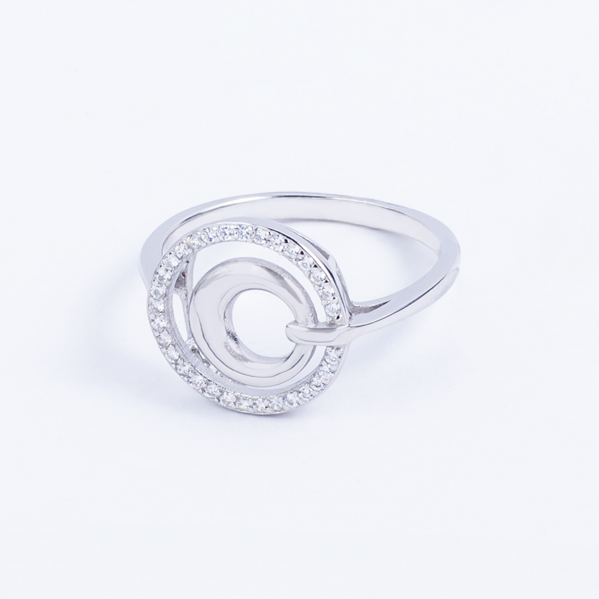 

Каблучка TOP Silver размер 16,5 2,30 г 9510148б