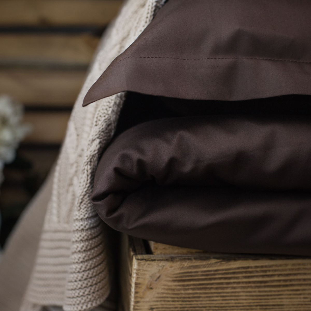 

Постельное белье семейное Комильфо люкс-сатин коричневое 210х145 KT0033