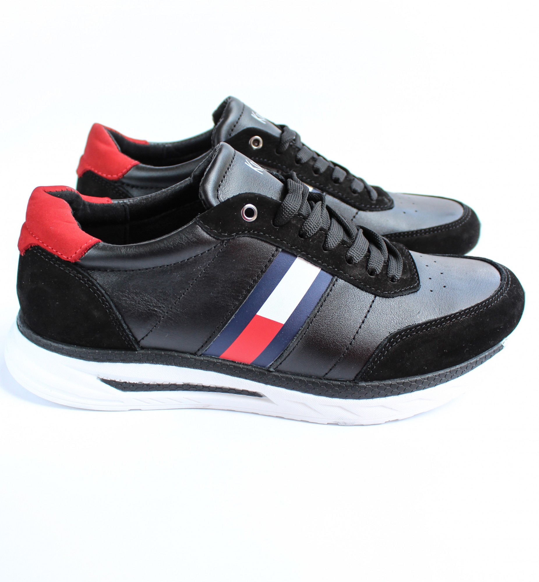 

Мужские кожаные кроссовки черные 26815 Konors 44