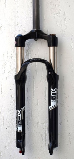 

Вилка SR Suntour SF14 XCR32 DS LO R, 26", 100MM, черный.