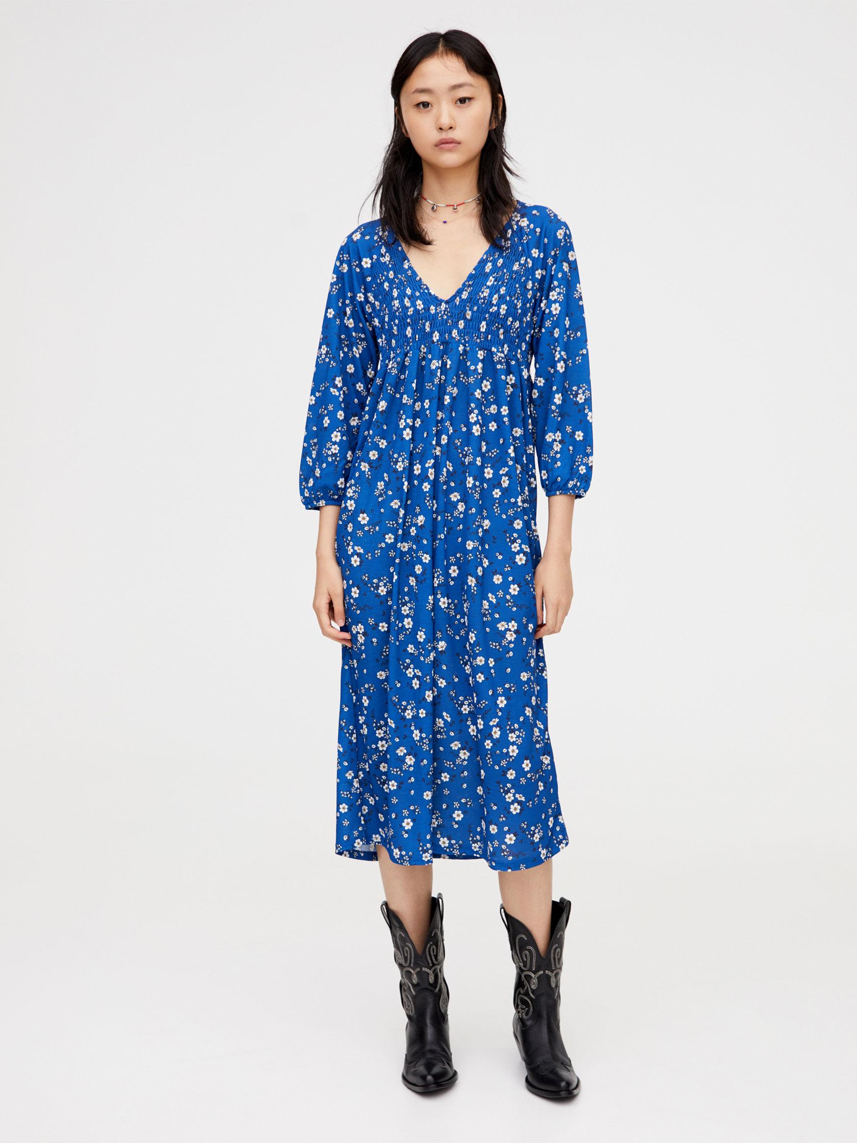 

Платье Pull & Bear 9390378420-AAYV L Синее с разноцветным