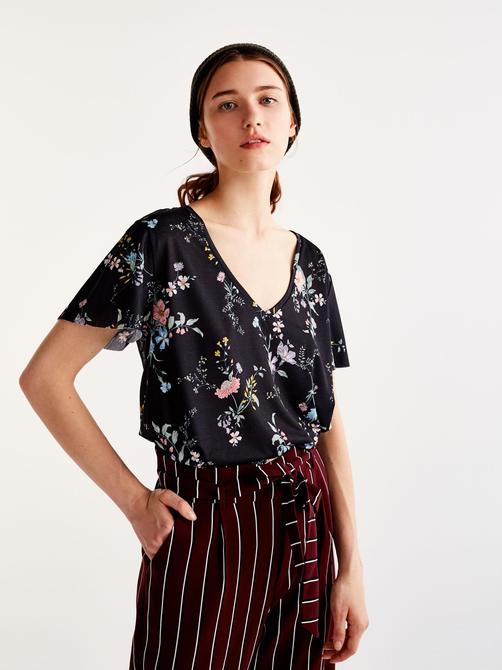 

Футболка Pull & Bear 9236348800-ADMZ S Черная