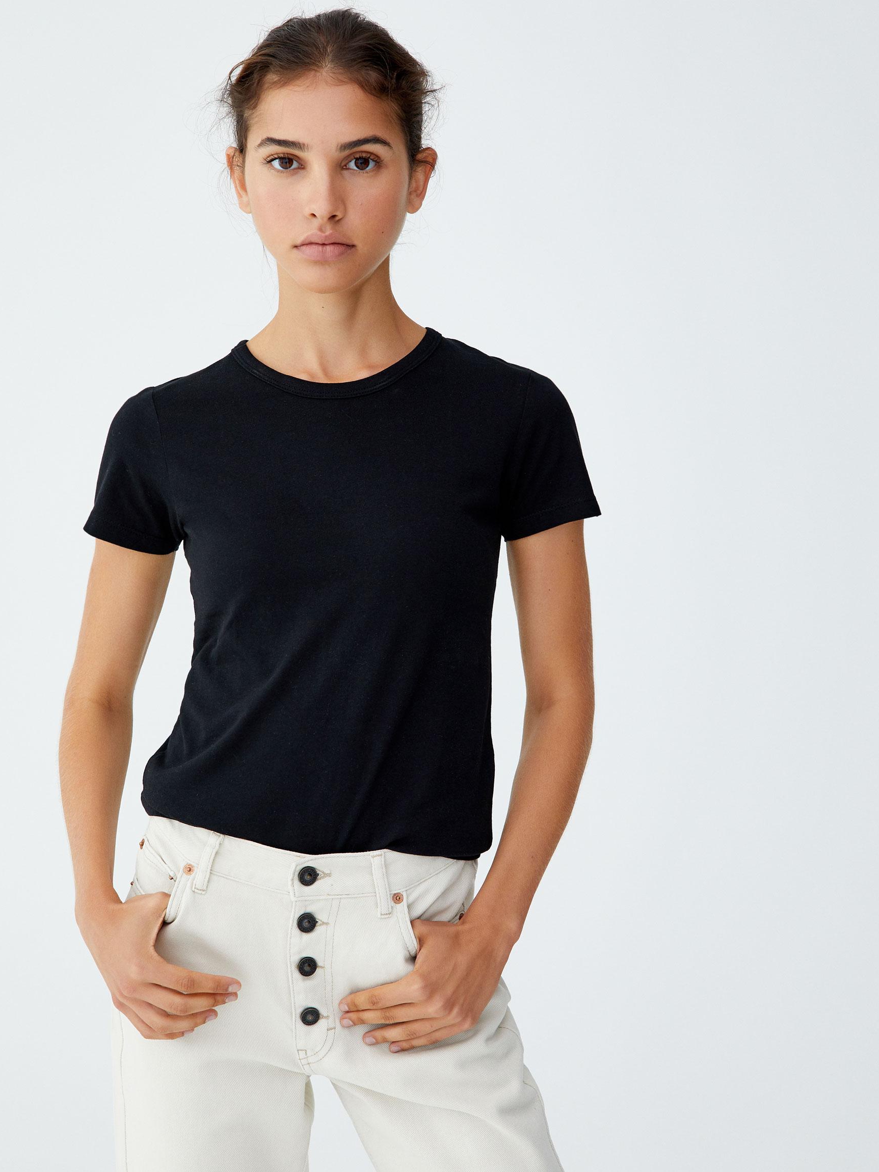 

Футболка Pull & Bear 9231312800-AAAD M Черная