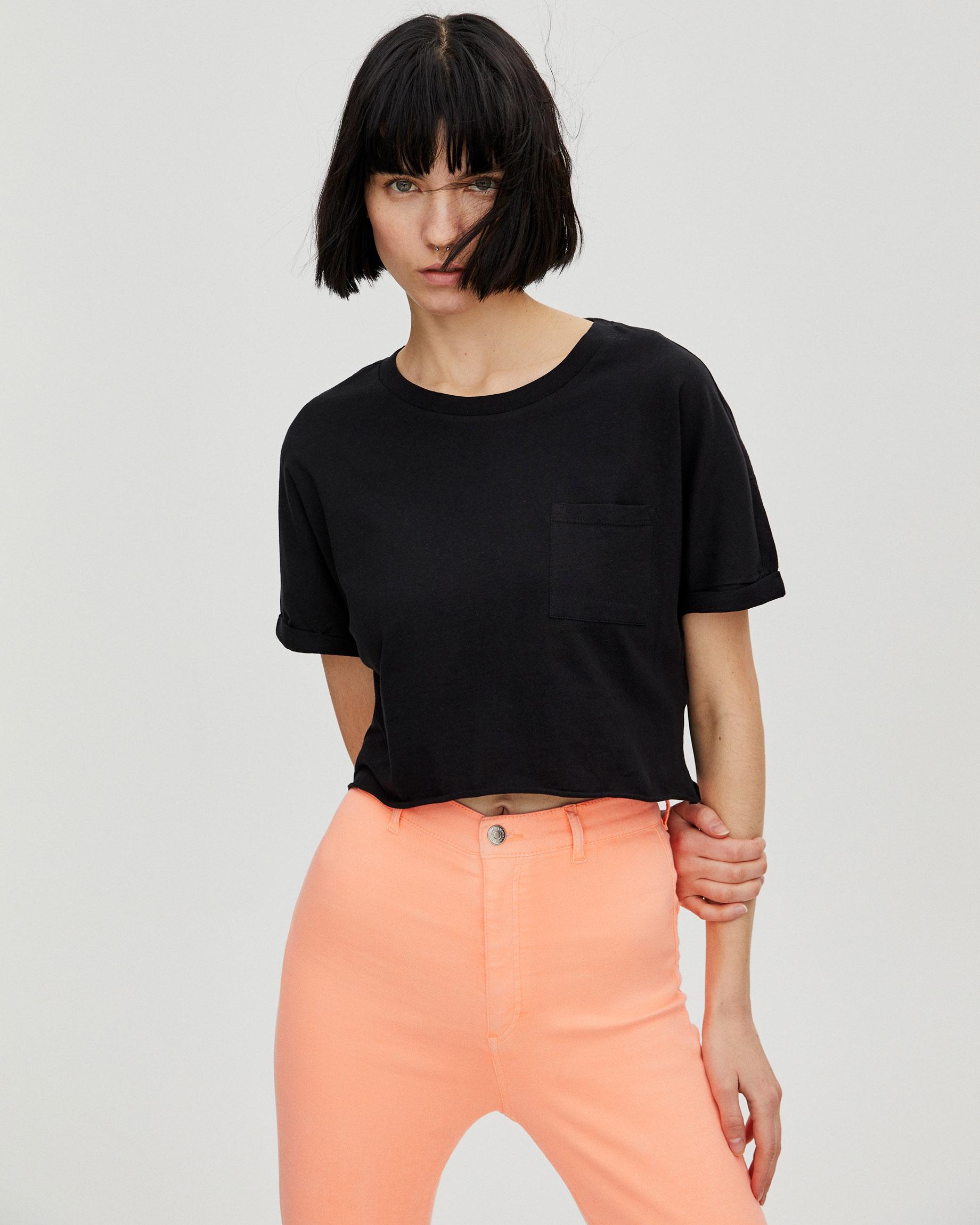 

Футболка Pull & Bear 5246333800-AAAD S Черная