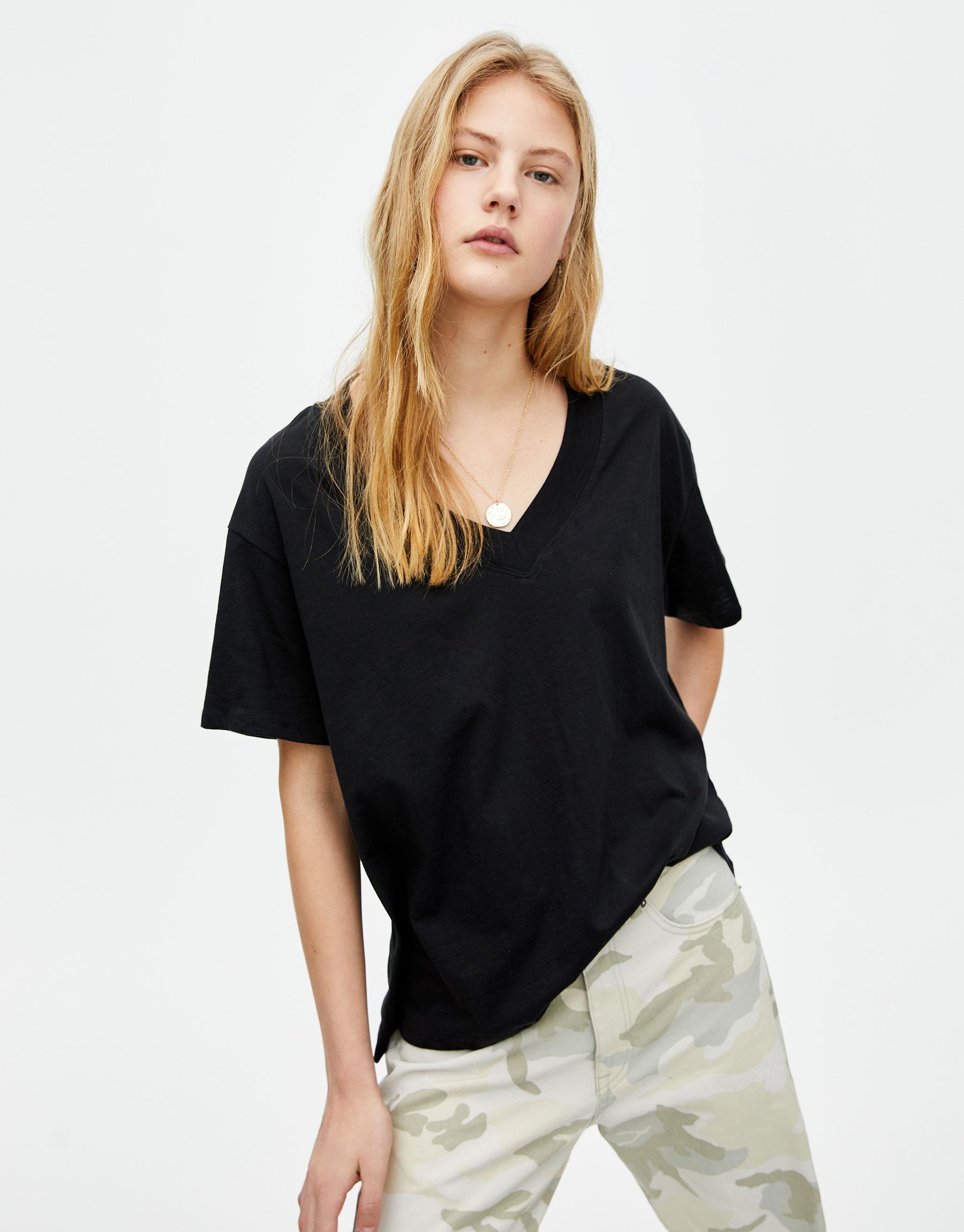 

Футболка Pull & Bear 5244360800-AAAD S Черная