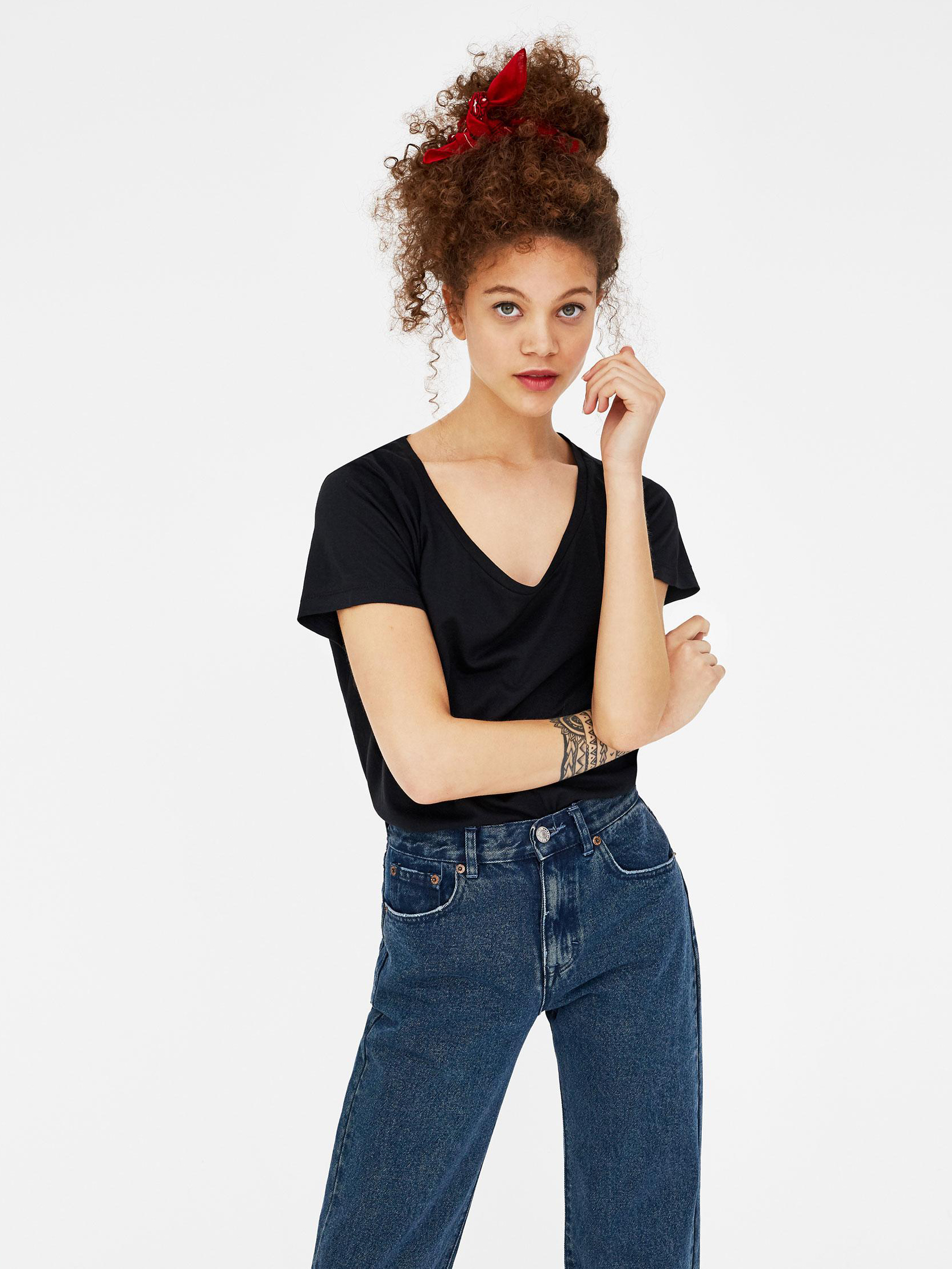 

Футболка Pull & Bear 5231360800-AAAD L Черная