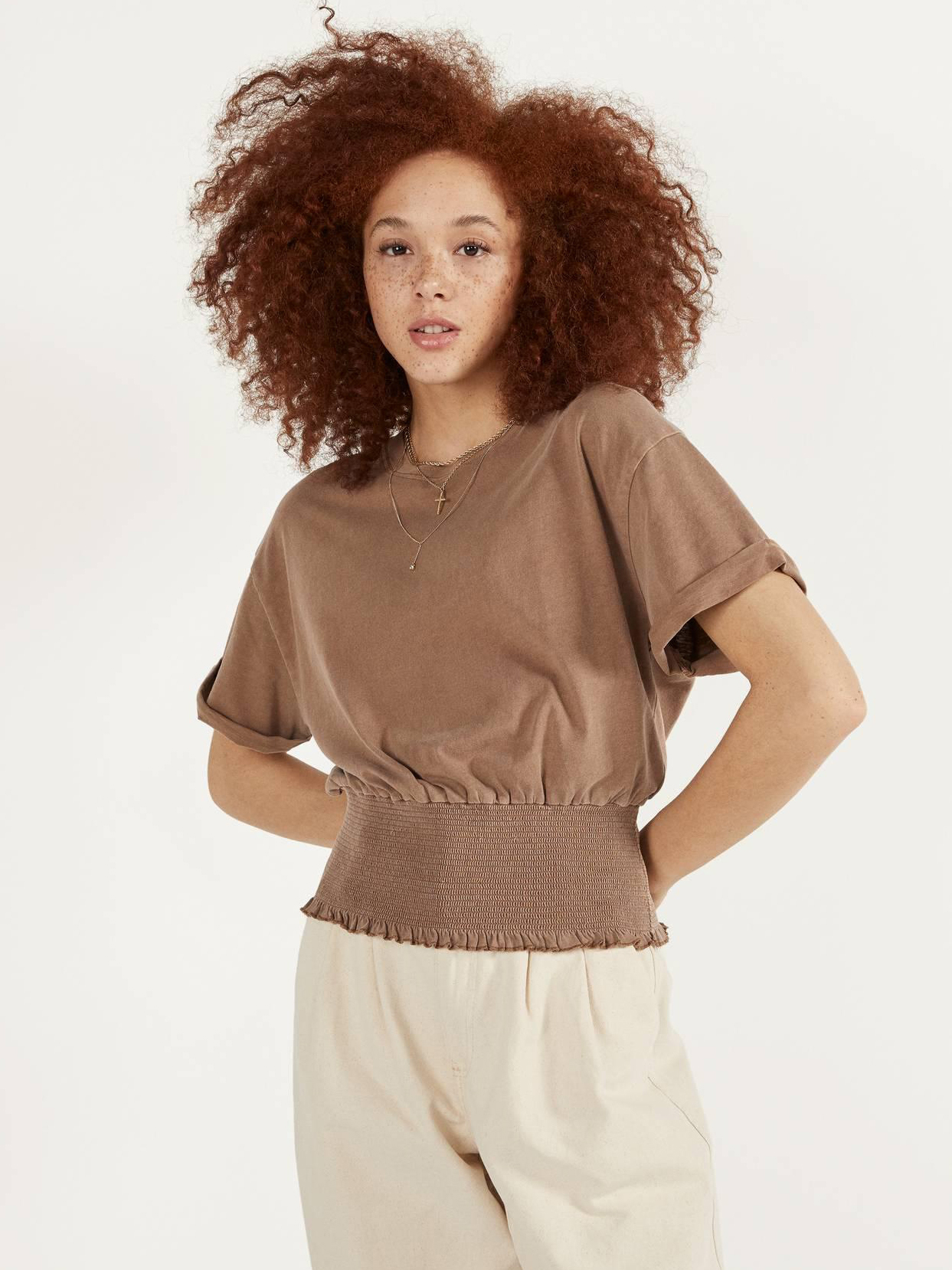 

Футболка Bershka 1945443742-ACXI S Темно-бежевая