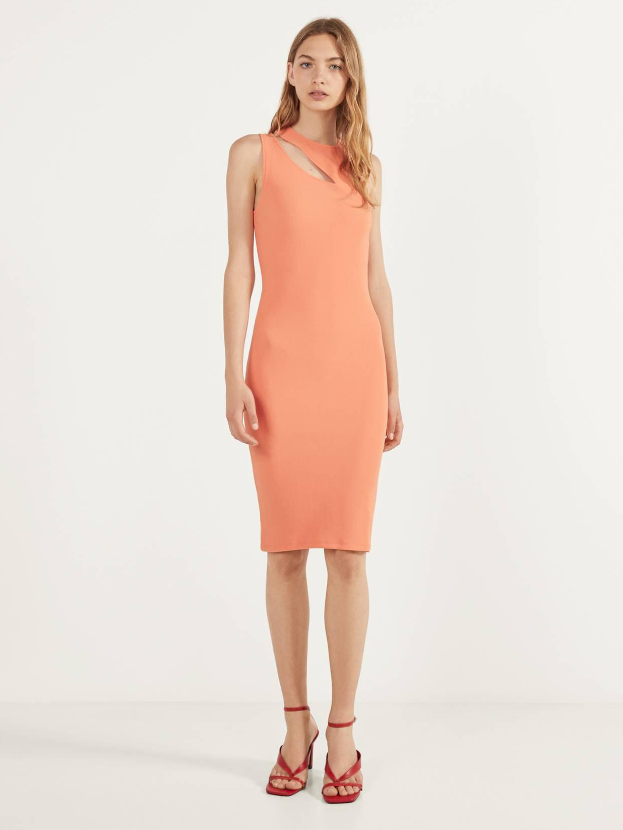 

Платье Bershka 0428222643-ACVZ L Персиковое