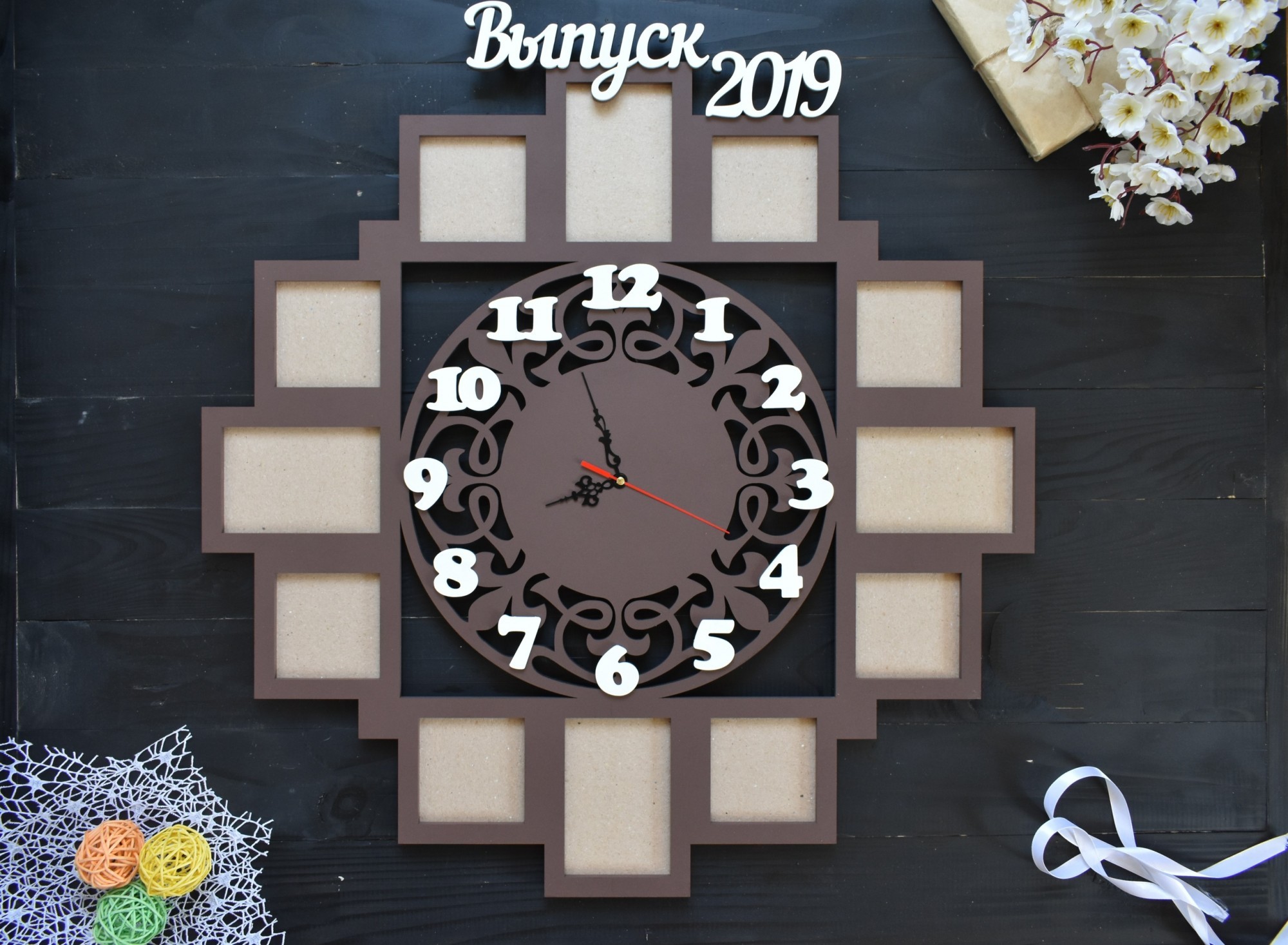 

Фоторамка с часами на выпускной на 12 фото под заказ (Мульт0118)