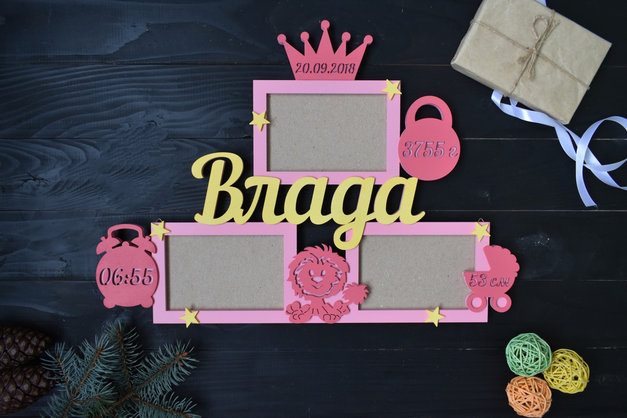 

Детская метрика из дерева с данными о рождении на 3 фото с короной "Влада" под заказ (Метр0075)