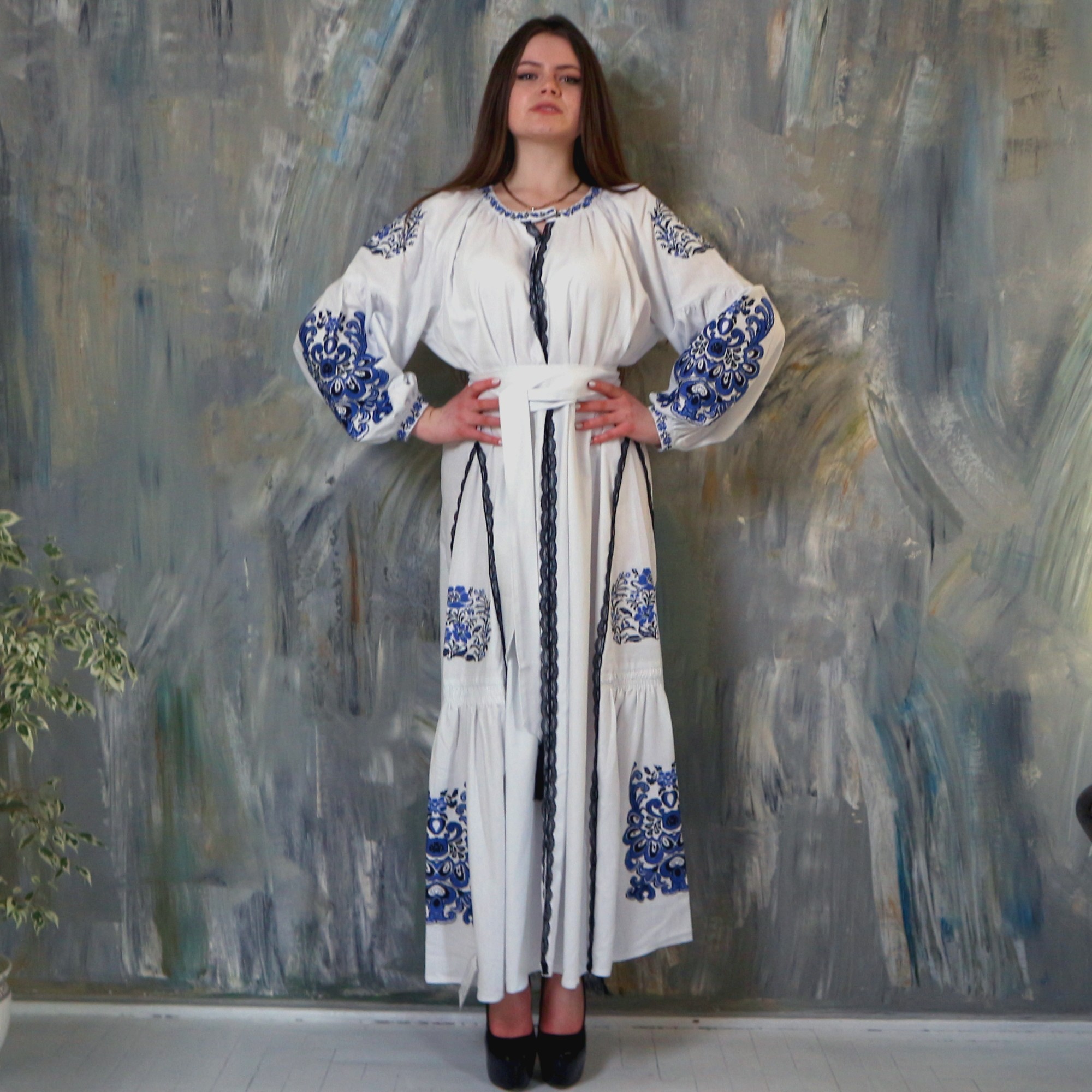 

Вышитое платье Plumarii "Идрис" 50 Белый PJ-0033-W