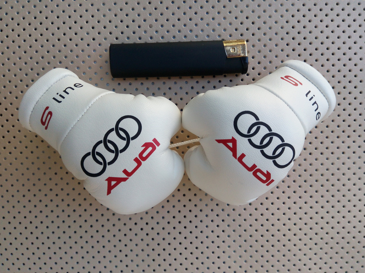 

Подвеска (боксерские перчатки) AUDI S-LINE WHITE