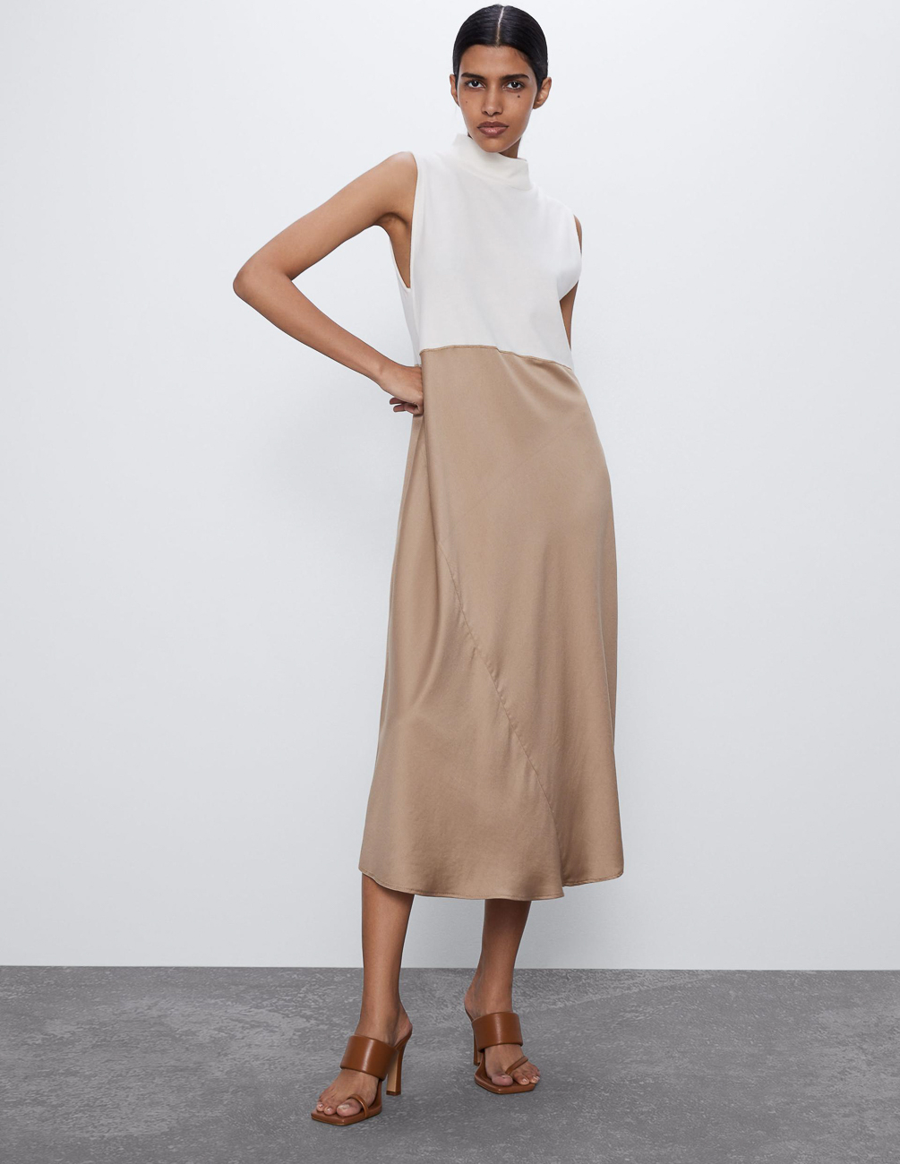 

Платье Zara Ж1064260 (4770/006/170) цвет бежевый L