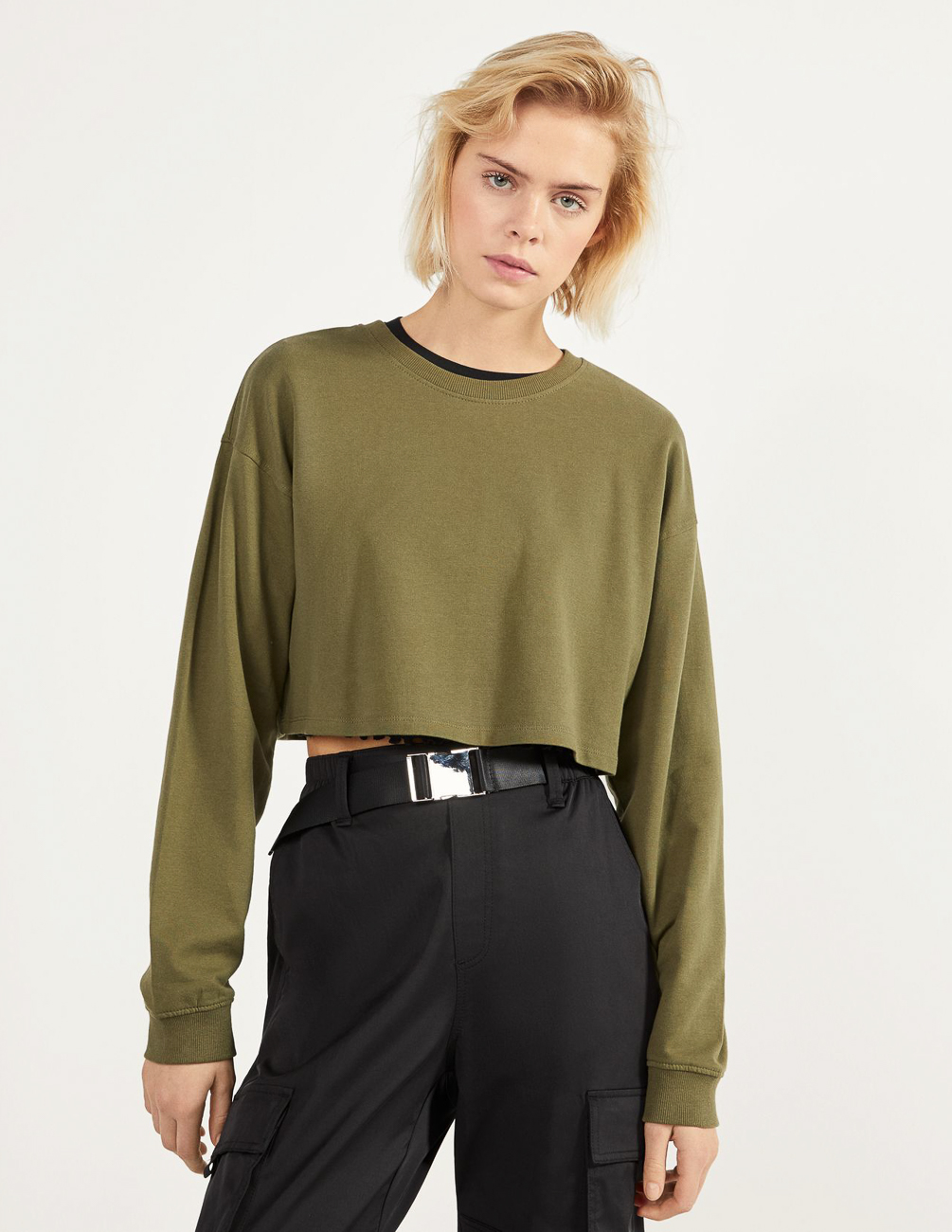 

Свитшот Bershka Ж1064431 (6913/443/506) цвет зеленый L