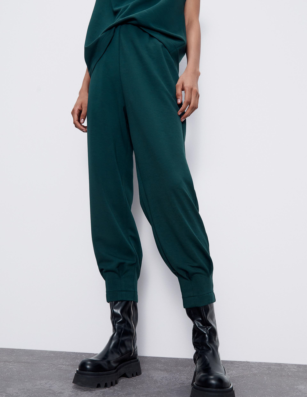 

Брюки Zara Ж1064253 (0264/411/500) цвет зеленый S