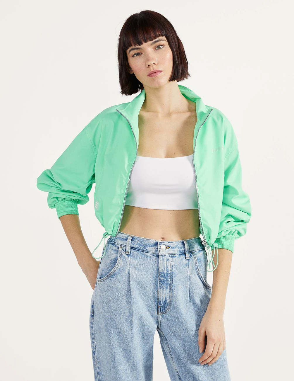 

Ветровка Bershka Ж1064454 (1242/644/500) цвет зеленый M