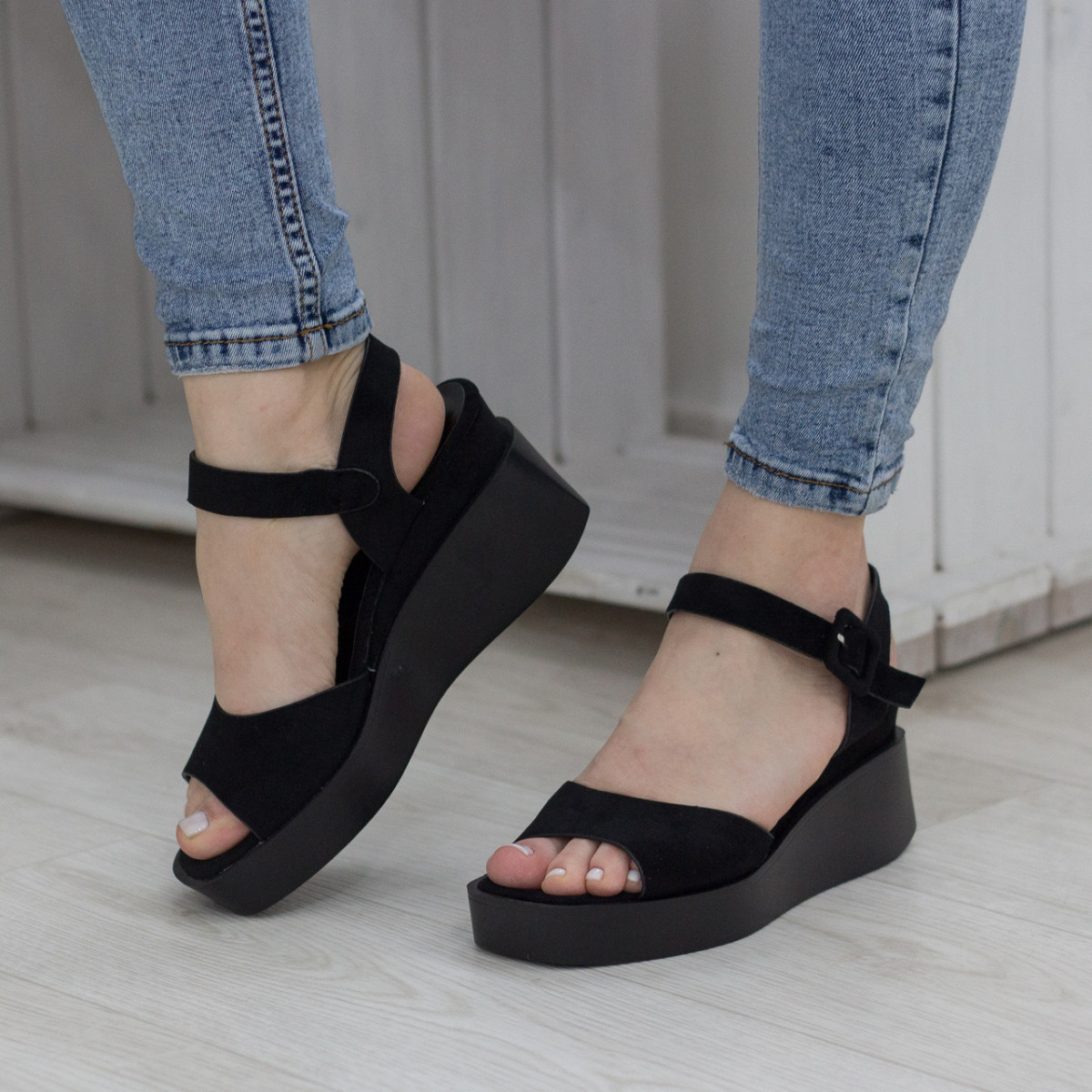 

Женские босоножки Fashion Yicky 2663 37 размер 24 см Черный