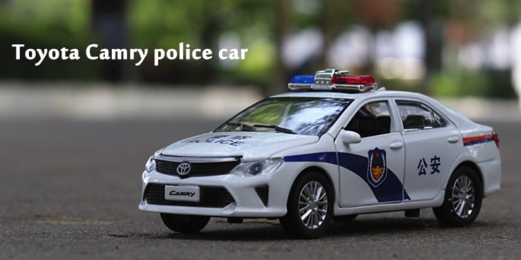 

Полицейский автомобиль Toyota Camry 1:32 белый
