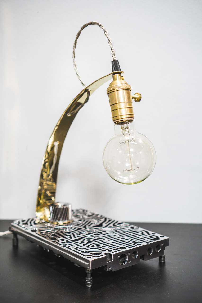 

Настільна лампа Pride&Joy Industrial із авто-запчастин R02LI