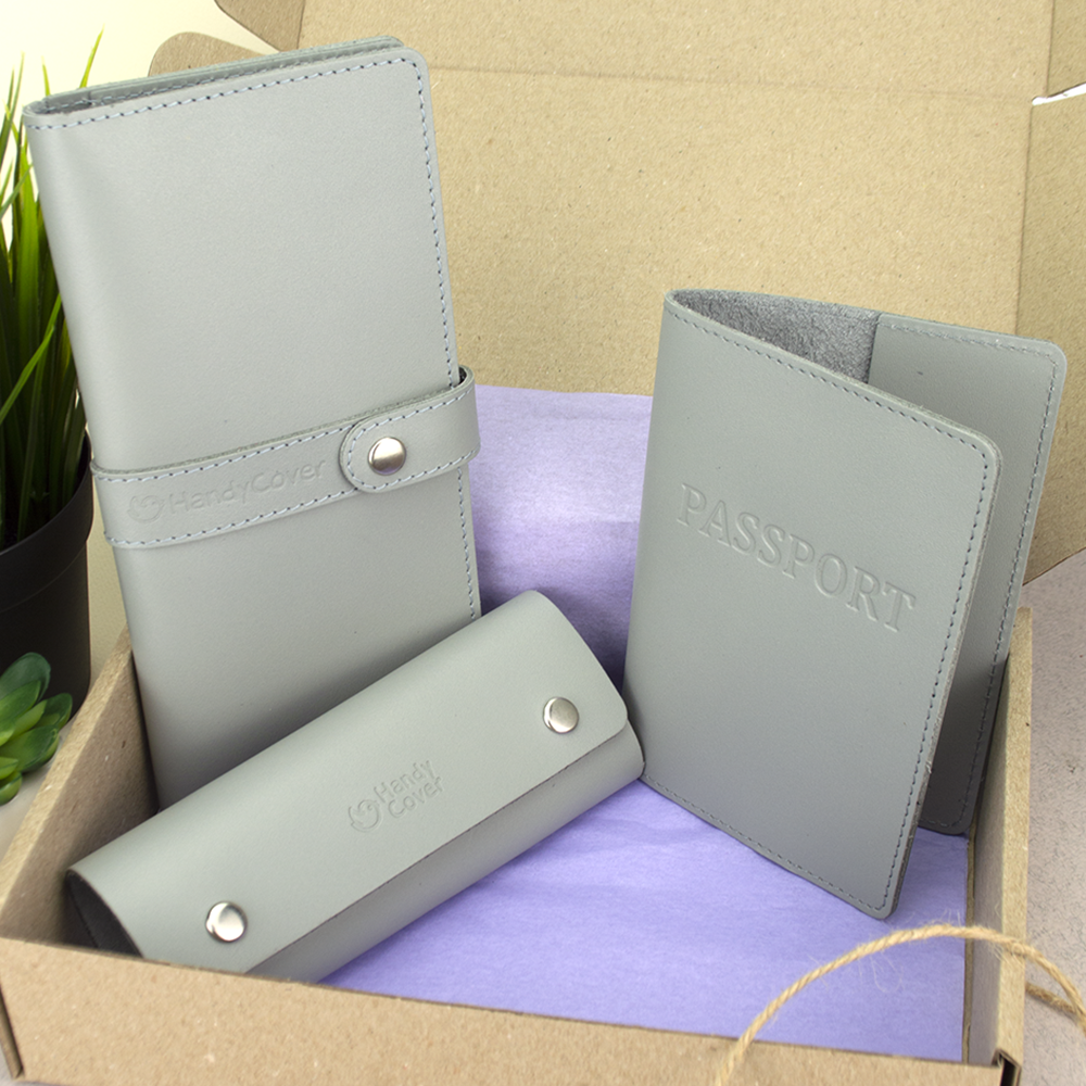 

Подарочный женский набор HandyCover №50: Кошелек + обложка на паспорт + ключница (серый)