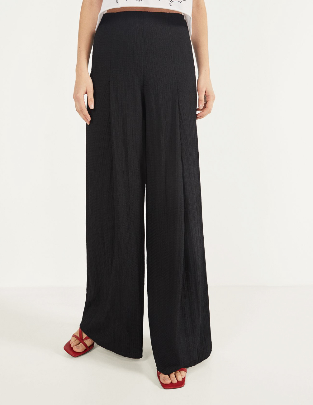 

Брюки Bershka Ж1064395 (0088/187/800) цвет черный L