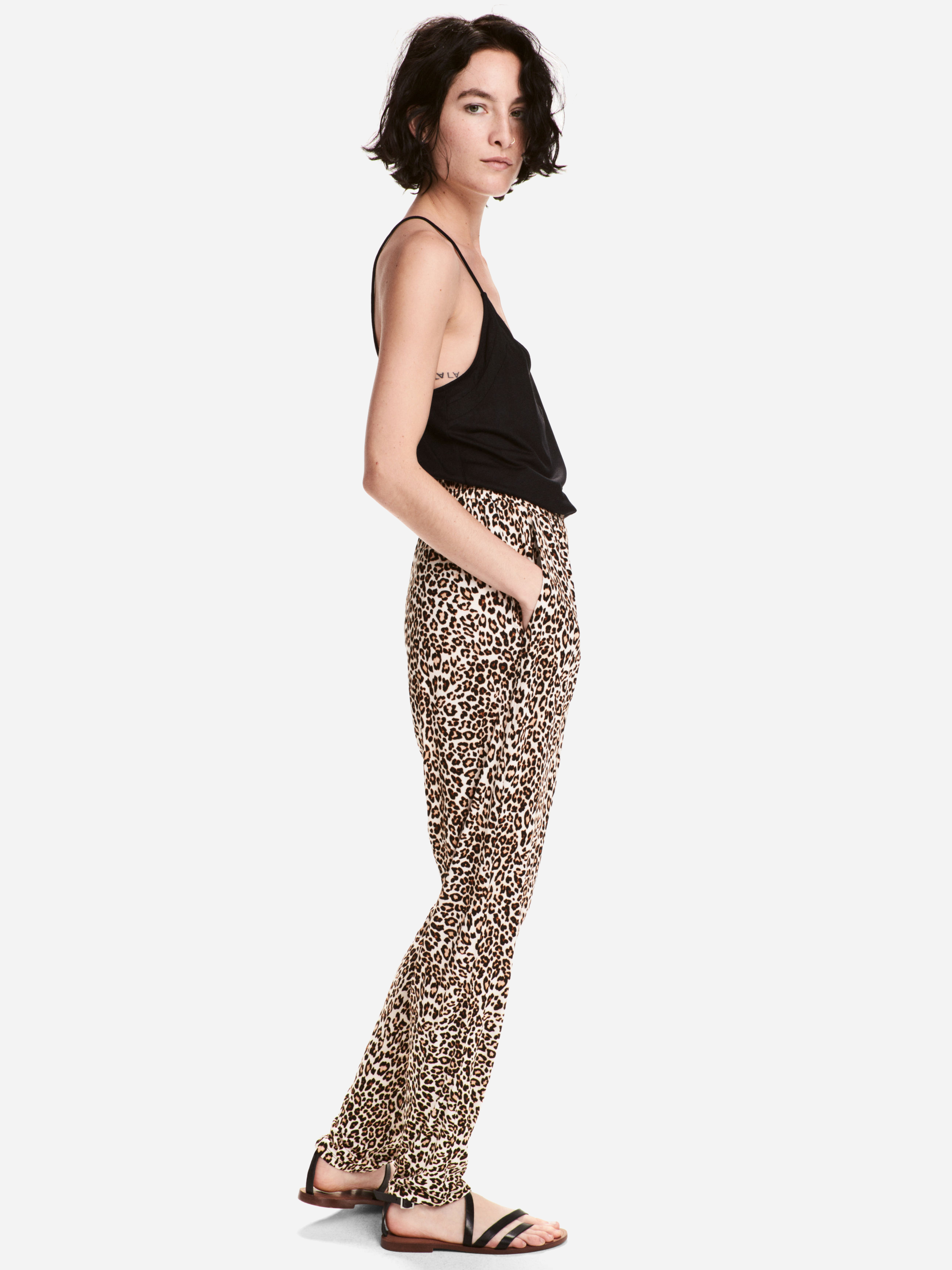 

Брюки H&M 4898385-AAON XS Леопардовые