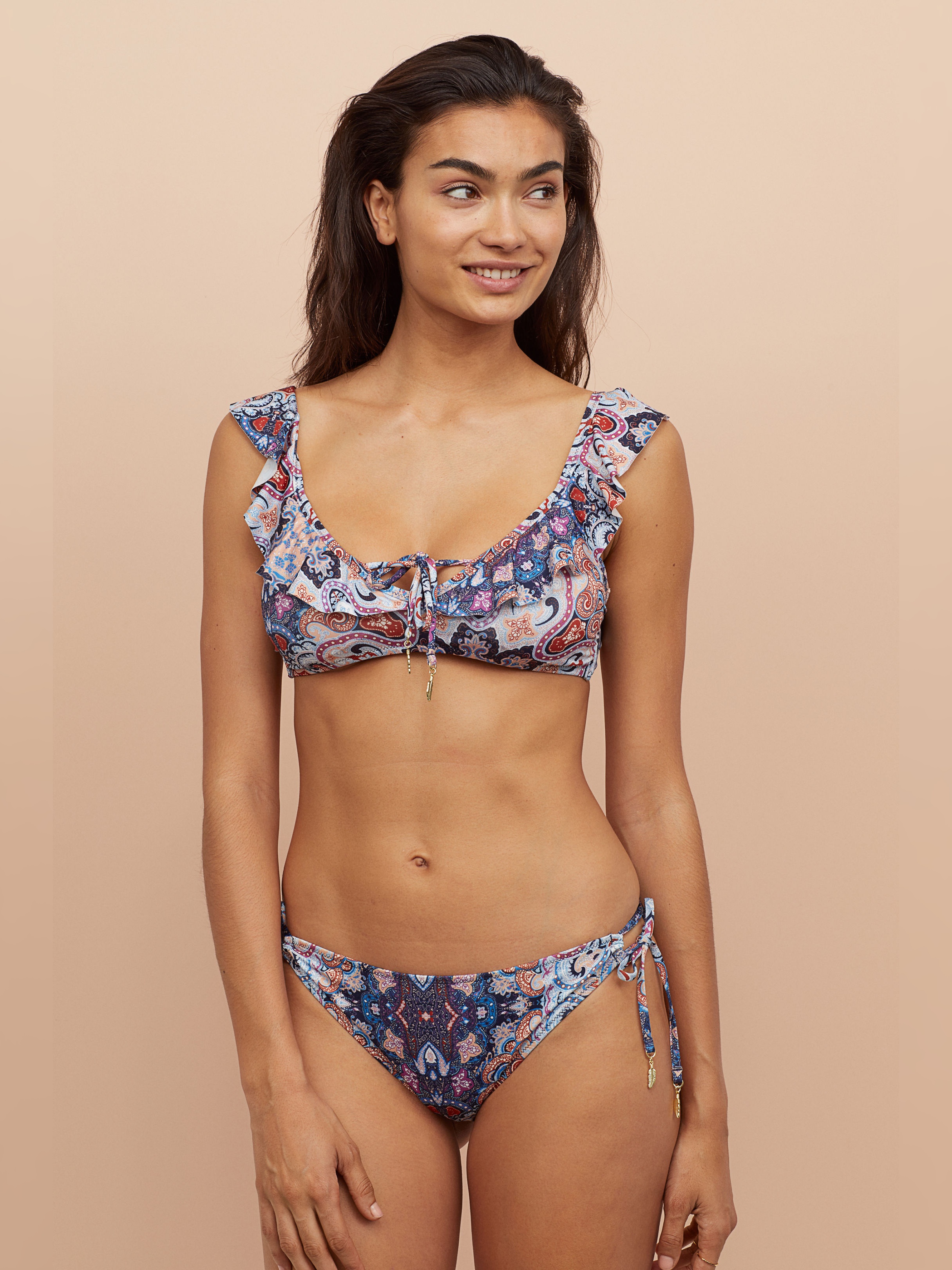 

Нижняя часть купальника H&M 6982949-AANL-AANL 42 Цветная