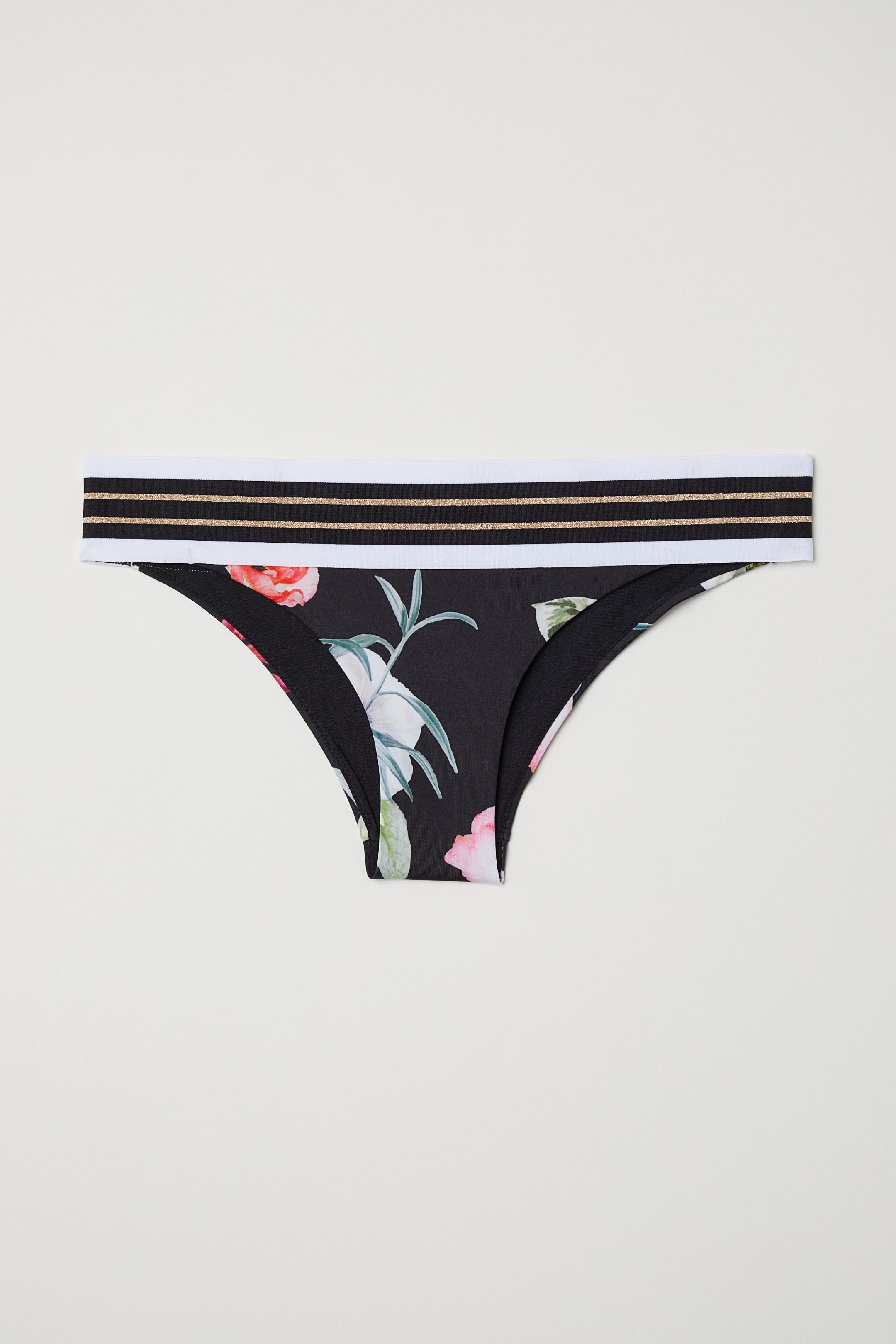 

Нижняя часть купальника H&M 0567729-7  Черная (СА2000001539934, Нижняя часть купальника H&M 0567729-7 40 Черная (СА2000001539934)
