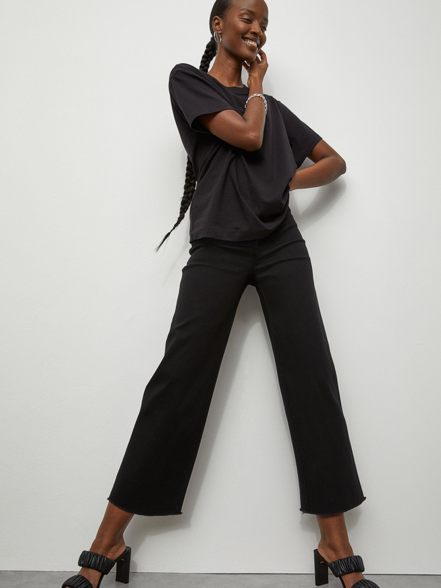 

Джинсы H&M 3004-9208292  Черные, Джинсы H&M 3004-9208292 38 Черные