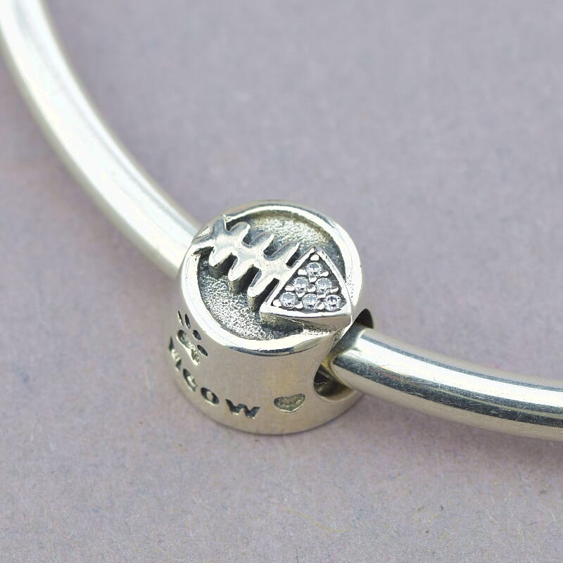 

Шарм на браслет Кошачья мисочка с рыбкой Pandora style 102782