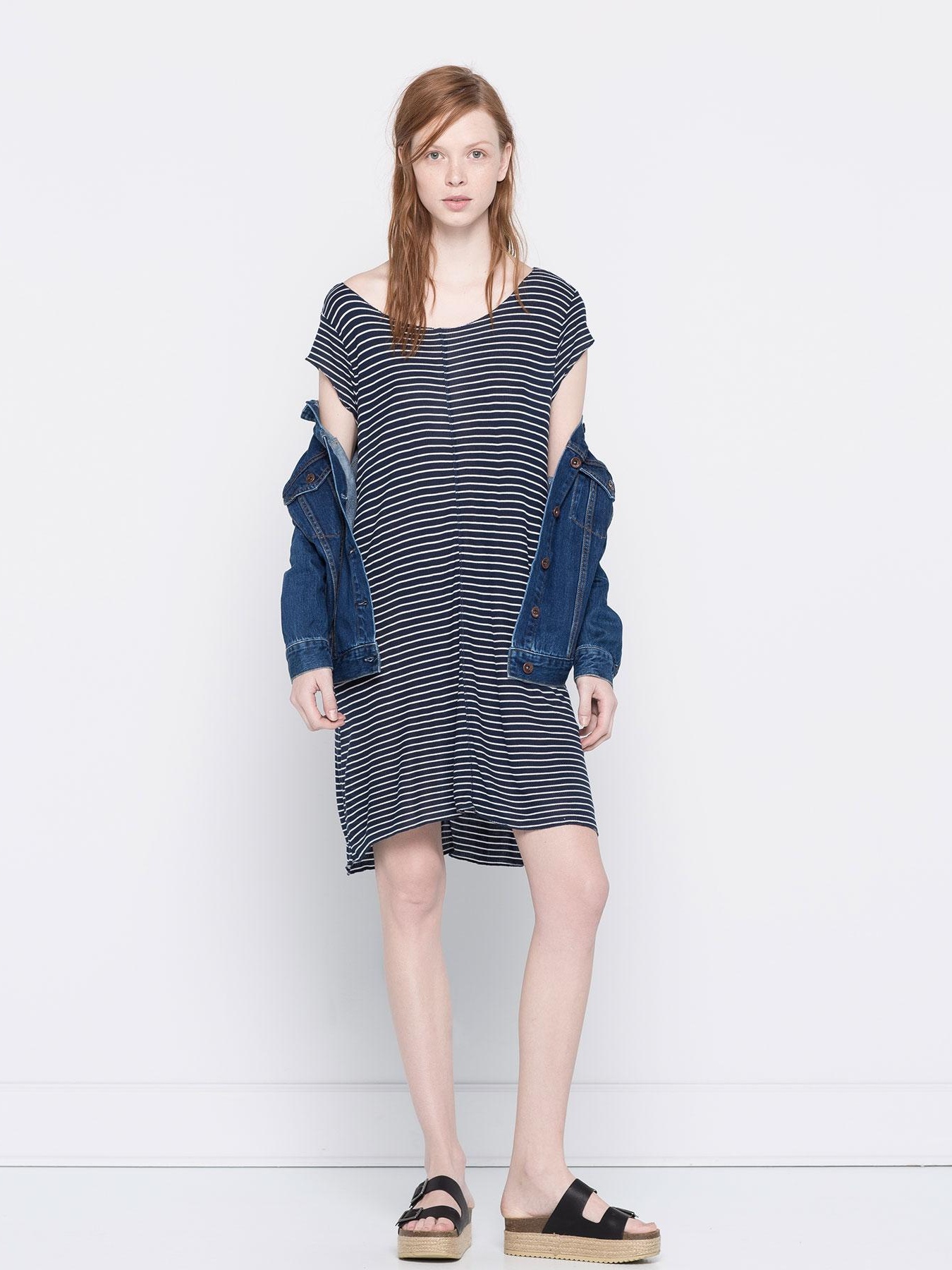 

Платье Pull & Bear 5390/317/401-ACSK S Темно-синее с белым