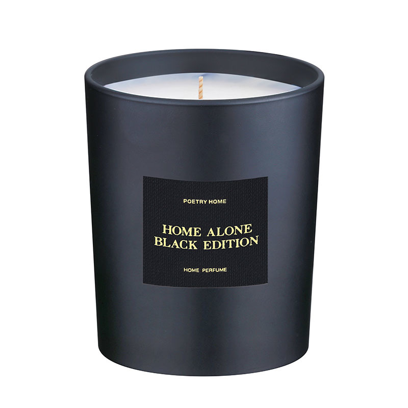 

Парфюмированная свеча HOME ALONE BLACK (200 г)