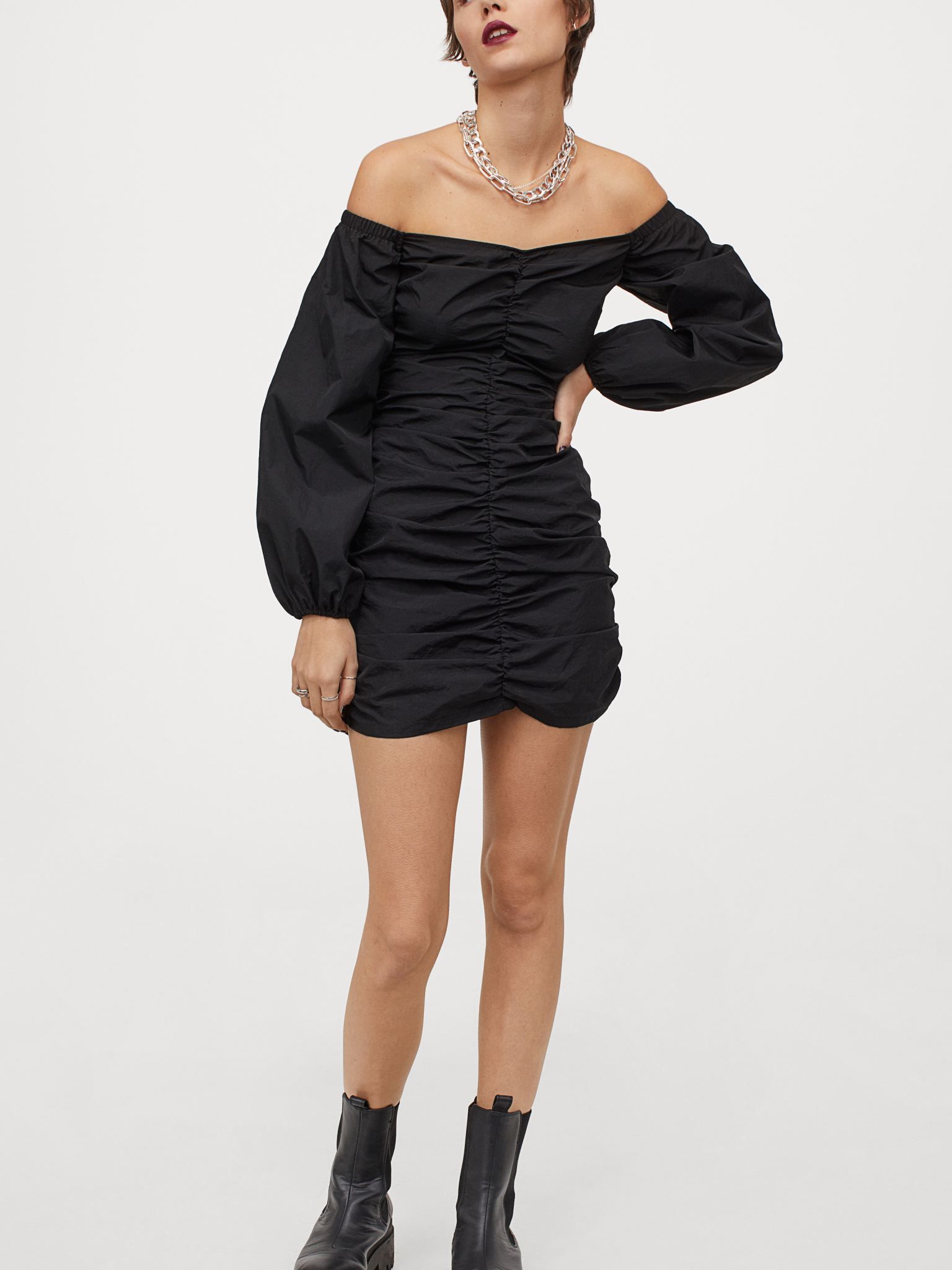 

Платье H&M 9024222dm 38 Черное