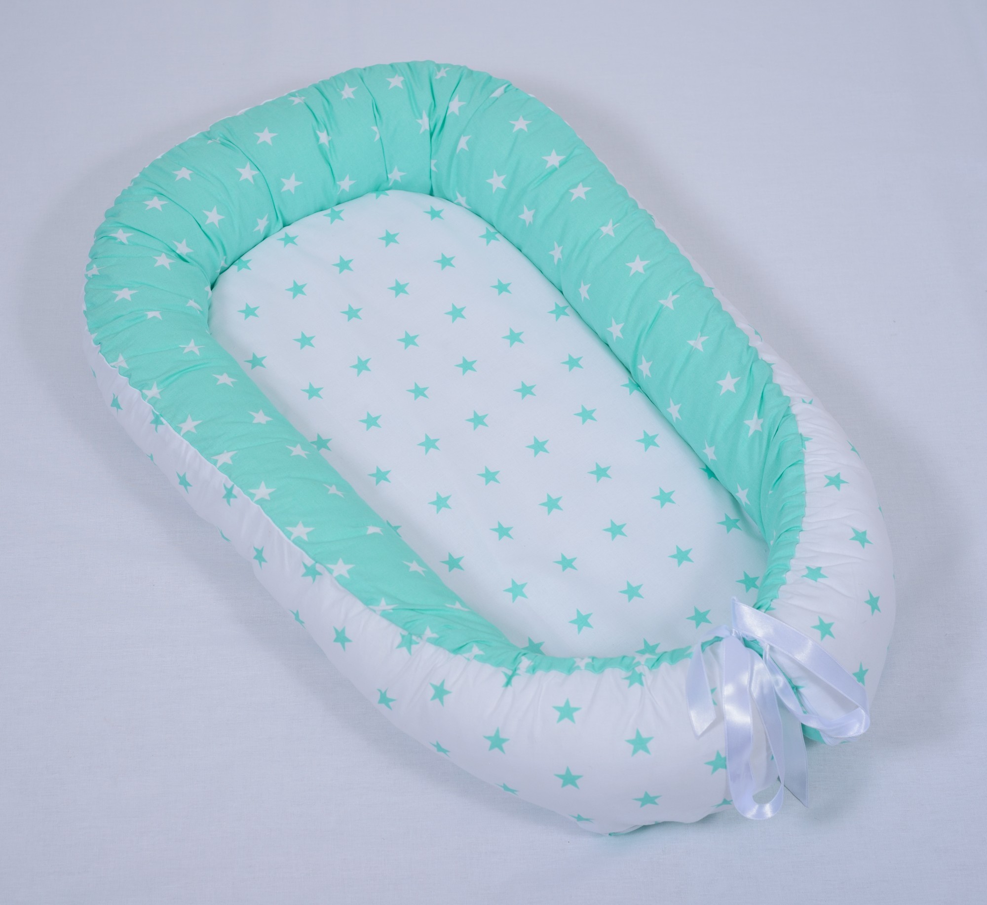 

Кокон-позиционер для новорожденных BabyNest от BabyKomfort мятные звезды