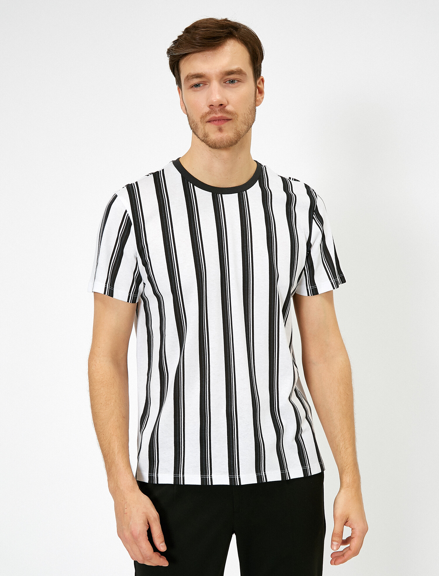 

Футболка Koton 0YAM14581OK S Black stripe