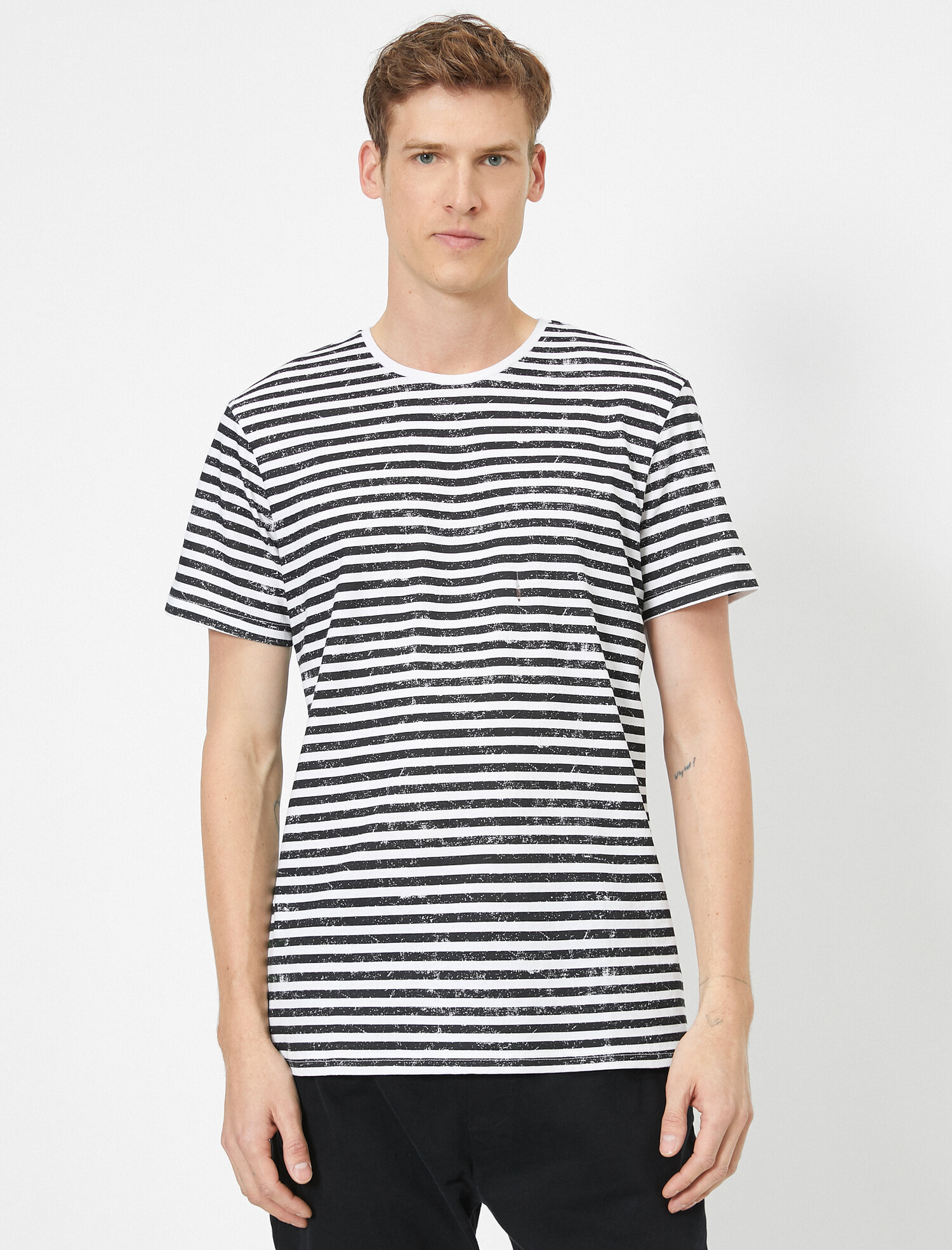 

Футболка Koton 0YAM14095OK S Black stripe