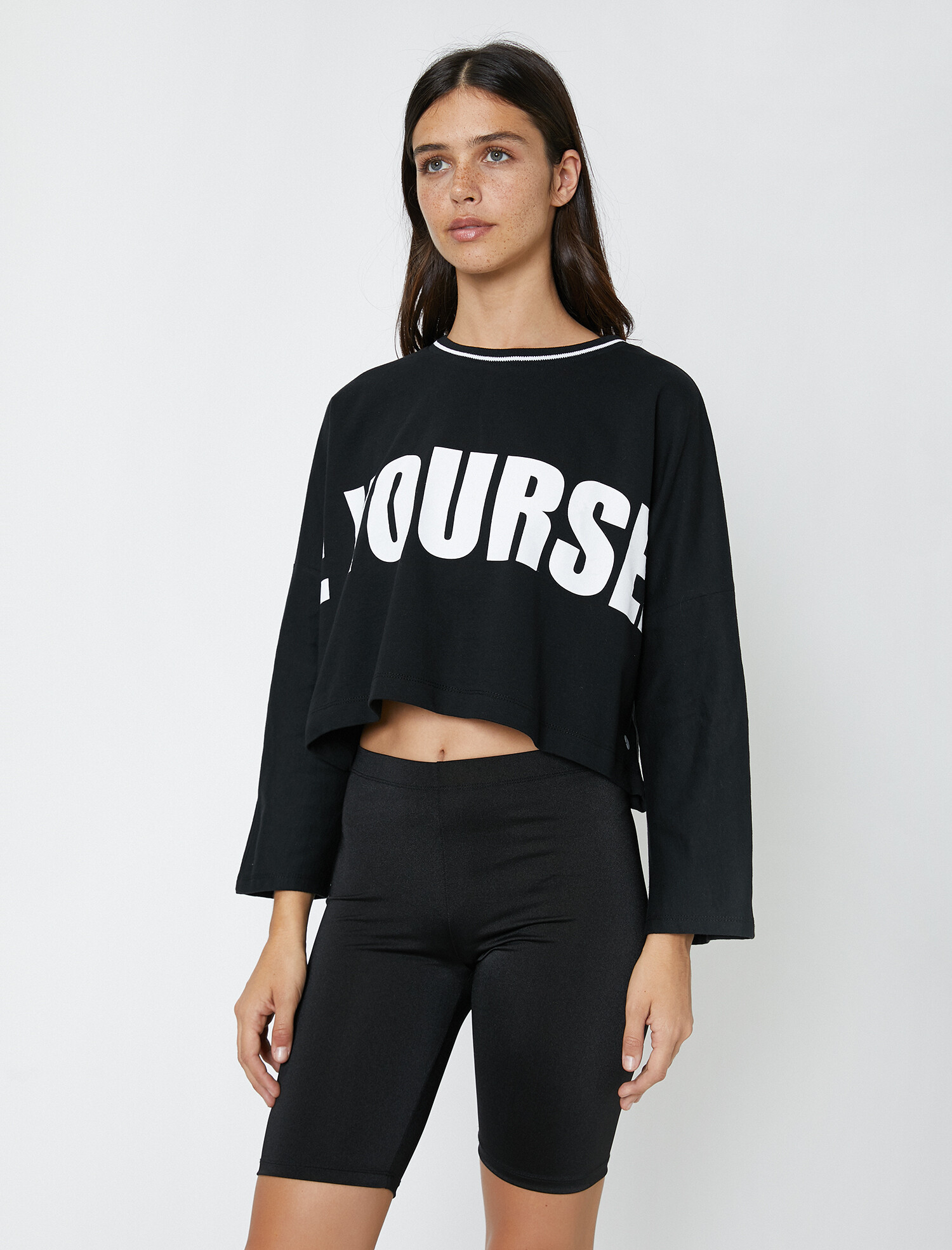 

Свитшот Koton 0KAK12232NK-999  Black, Свитшот Koton 0KAK12232NK-999 M Black