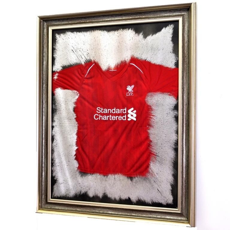 

Футбольная форма за состаренным зеркалом Ливерпуль. Liverpool. № 4032 Seaps X8 в раме 96х76 см