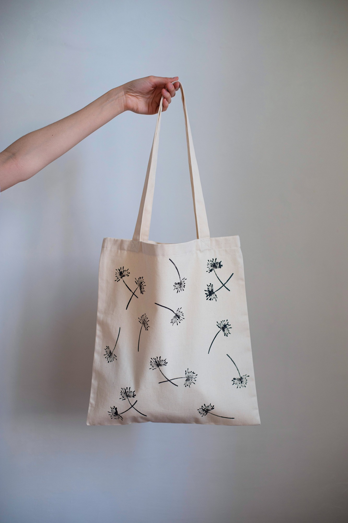 

Шоппер Allium Floral hands 37×42 см ручка 48/70 см саржа бежевая