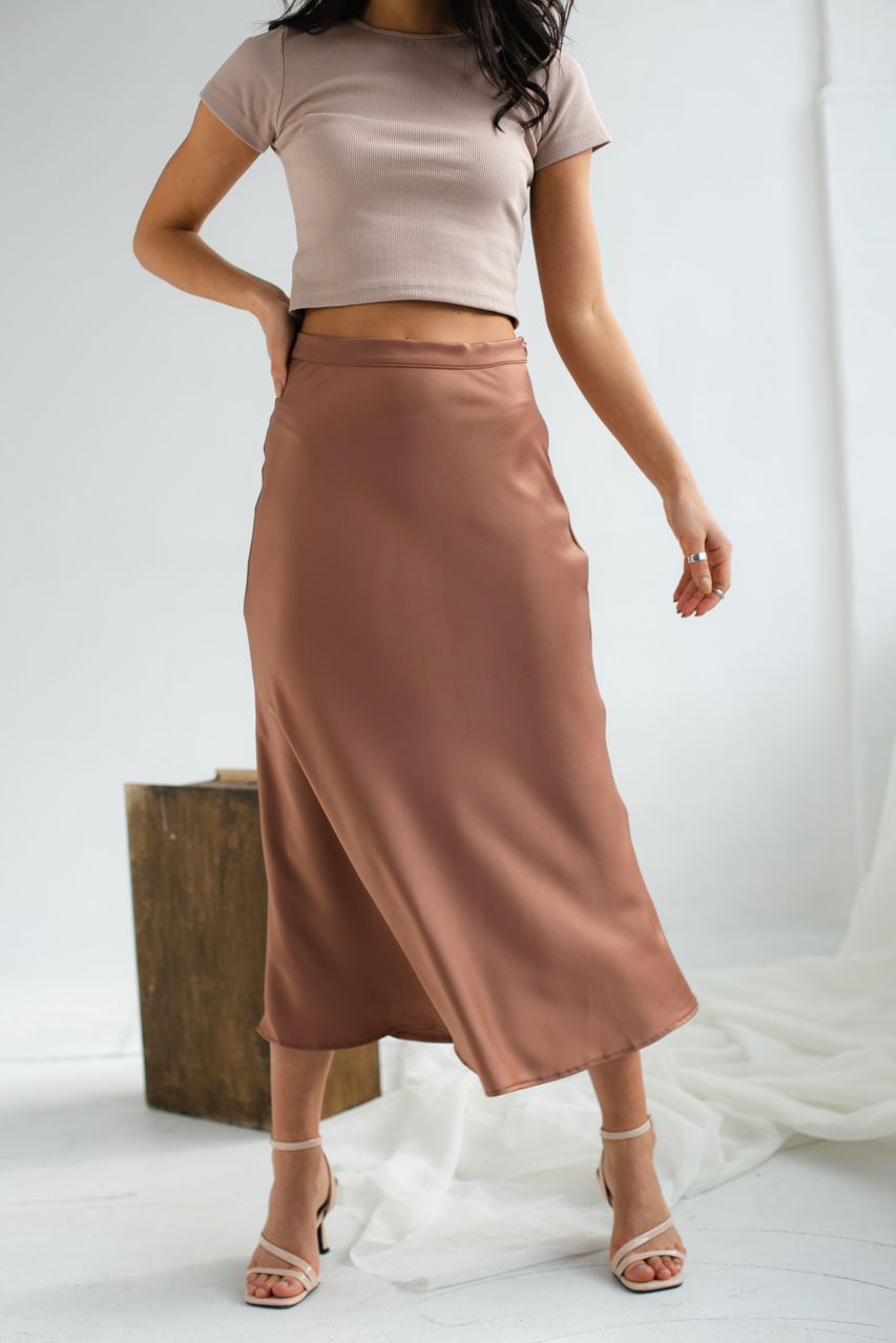 

Струящаяся юбка миди с искусственного атласа hot fashion - св-коричн цвет, L