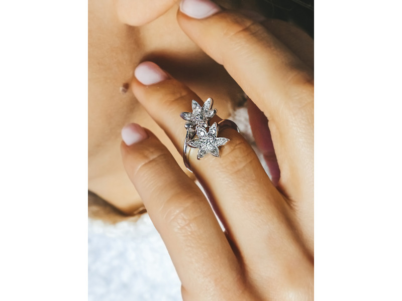 

Золотое кольцо с бриллиантами Цветы для души Натуральный Sky Jewelry 002956