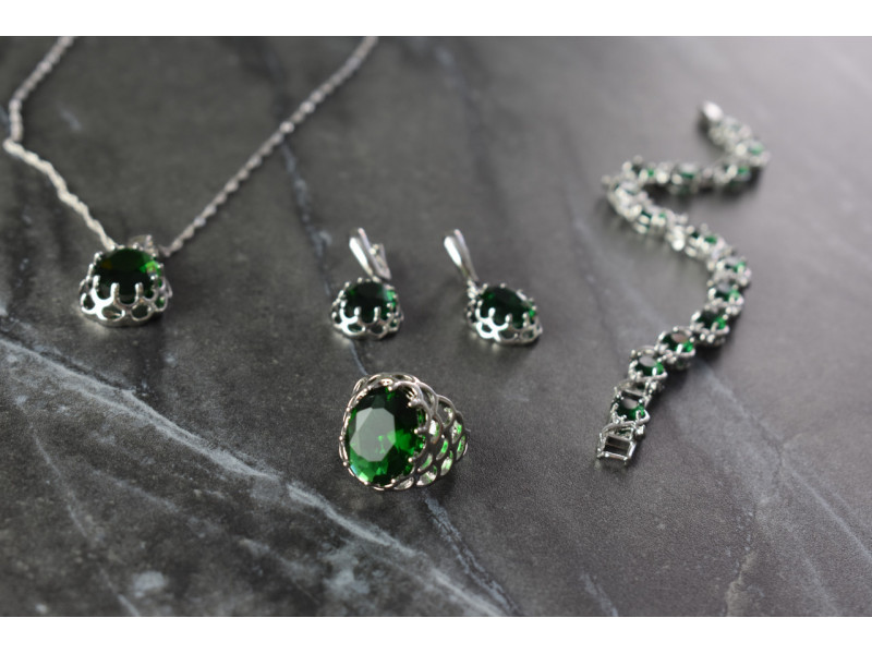 

Серебряный набор с Зелеными Фианитами *Имитация Изумруда* Sky Jewelry 001169